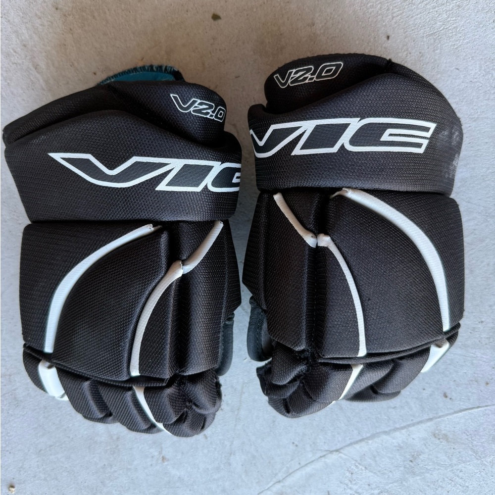 Black V2.0 Youth Hockey Gloves